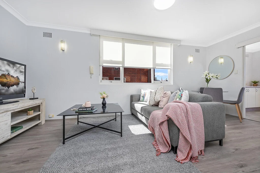 Updated 2 Bedroom Apartment in Prime Location