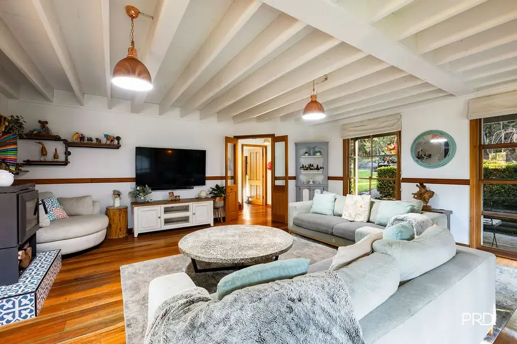 Blaxland 5ห้องนอน Lifestyle, Space & Character on a Corner Block