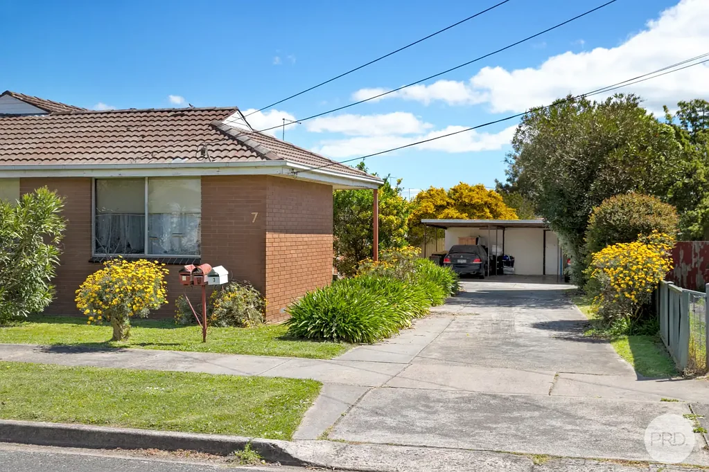 NEAT & TIDY 1BR FLAT, CLOSE TO STOCKLAND WENDOUREE
