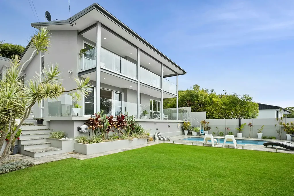 Killarney Heights 4غرفة نوم Stylish Family Home with Pool & Stunning Park Views!