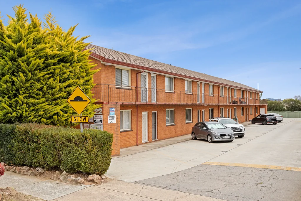 Queanbeyan East 1Zimmer Cash positive investment with 20% Deposit