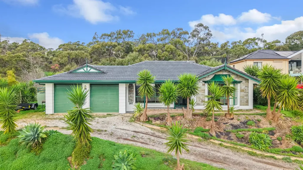 Hillbank 4房  Panoramic Views, Space and an Exceptional 1,600sqm Allotment