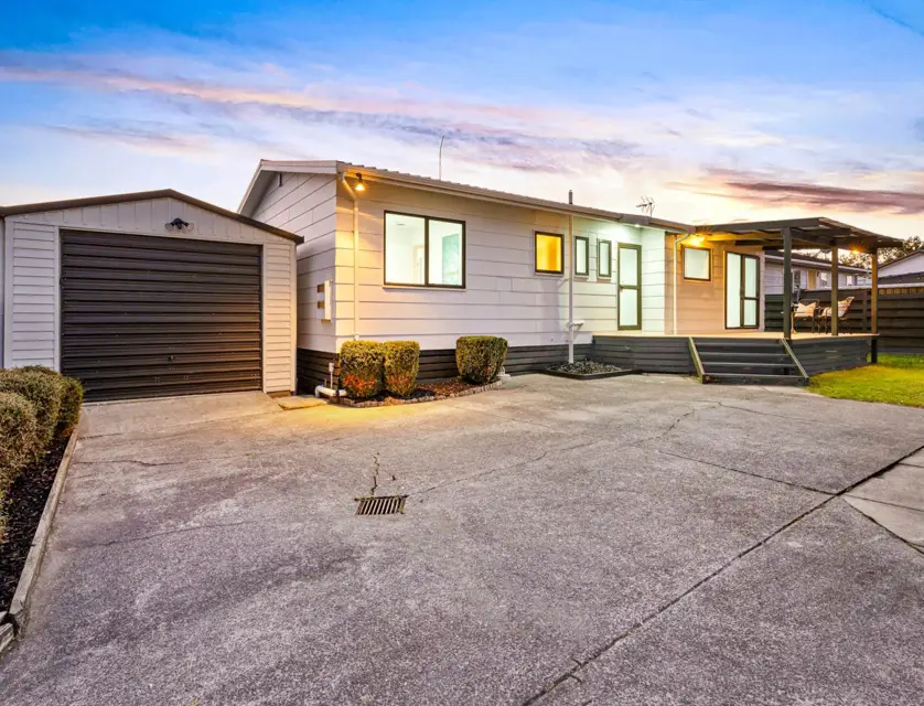 2/4 Fiesta Drive, Half Moon Bay, Manukau City, Auckland, 3房, 1浴, 独立屋