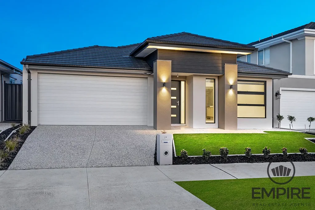 29 Shearjoy Loop, Clyde North, VIC 3978