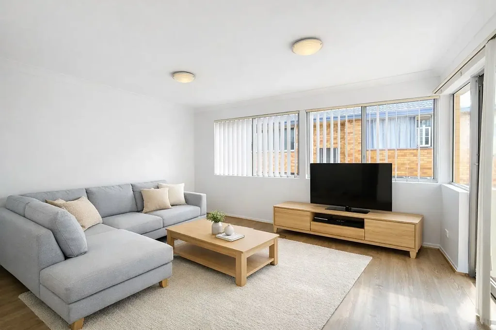 Spacious & Modern Three-Bedroom Apartment in the Heart of Kensington