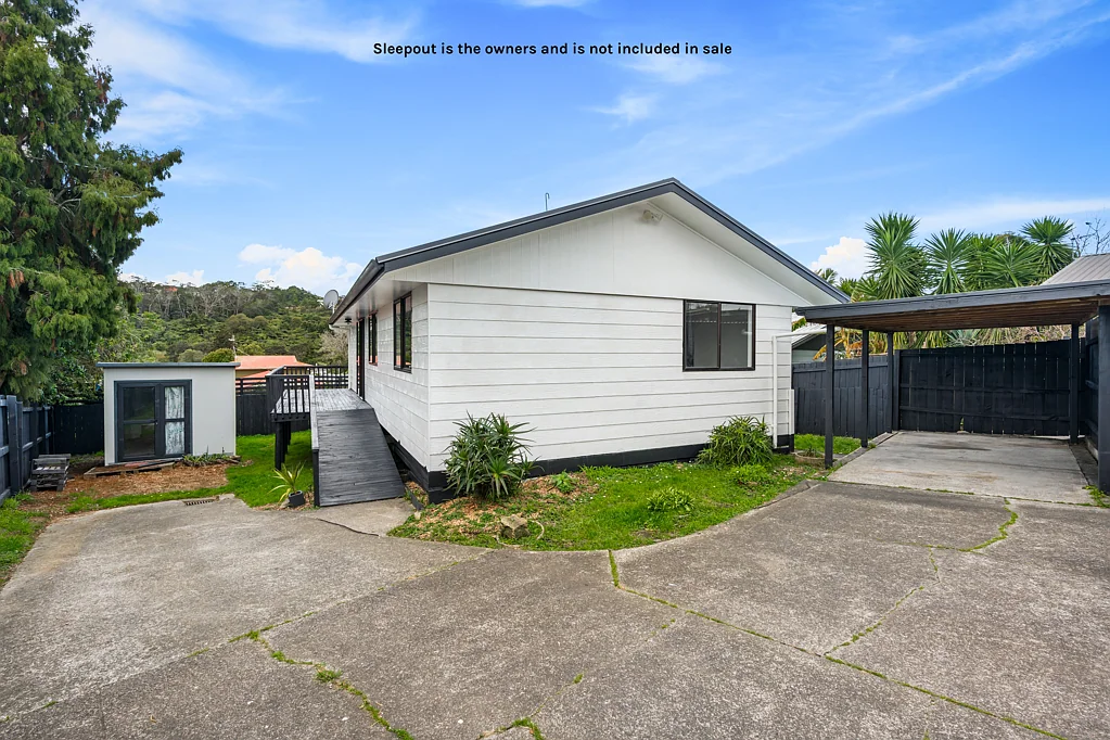 Ranui 3 Slaapkamer Super Starter, Convenient Location!
