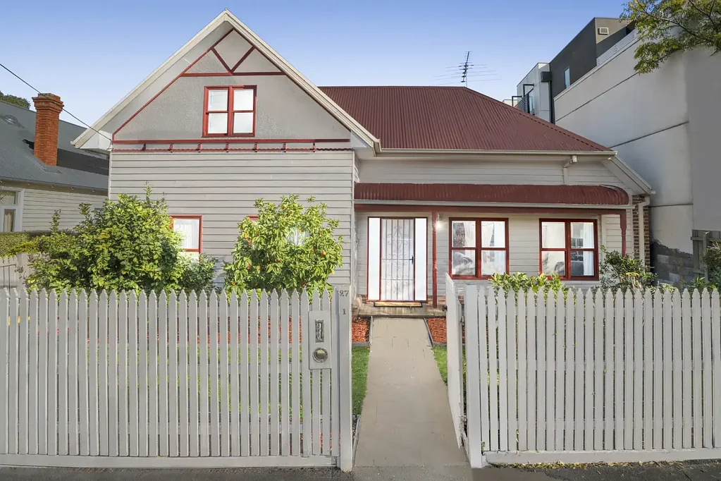 Oakleigh 4Zimmer Own Street Frontage In An Unbeatable Location