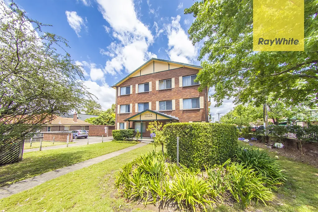 Prime Location - Walk to Eat Street, Light Rail & Local Amenities