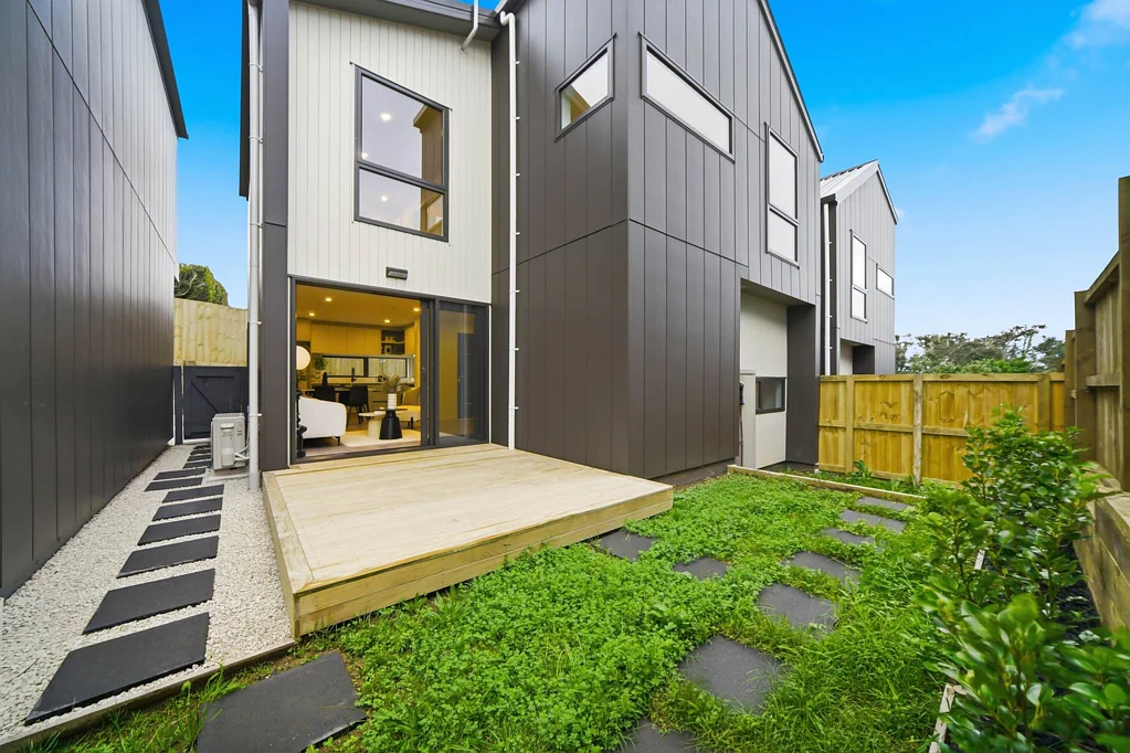 10E Neptune Avenue, Beach Haven, North Shore City, Auckland