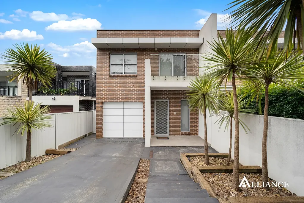 Spacious & Modern 5-Bedroom Duplex