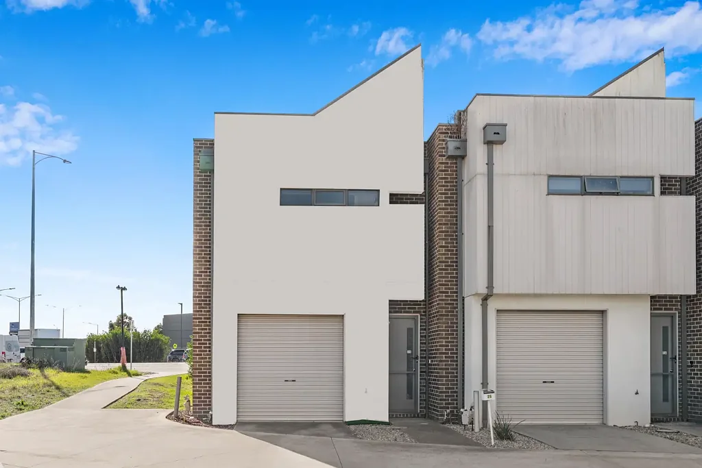 Craigieburn 2ਬੈੱਡਰੂਮ Your Ideal Home Awaits: Stylish Double Storey Townhouse in Prime Craigieburn Location