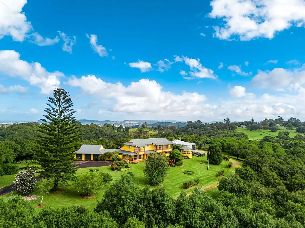 Tregeagle  Executive Residence in Scenic Macadamia Farm