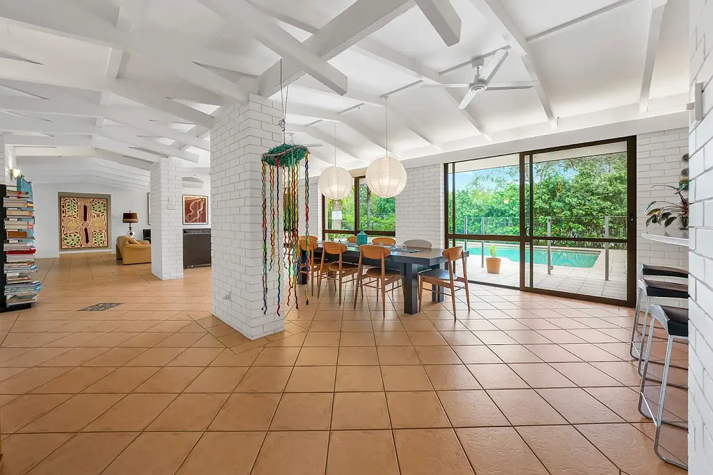 Tallai 5房  The Ultimate Family Entertainer with Horse Stables in a Tranquil Enclave of Tallai