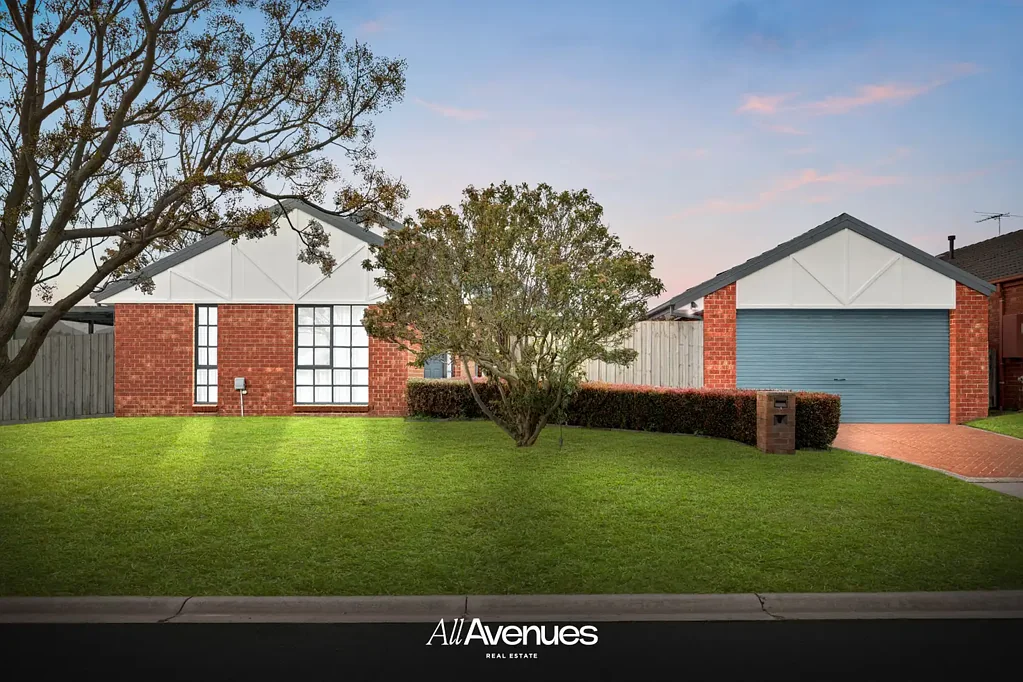 Cranbourne North 3कमरा Immaculate Family Home