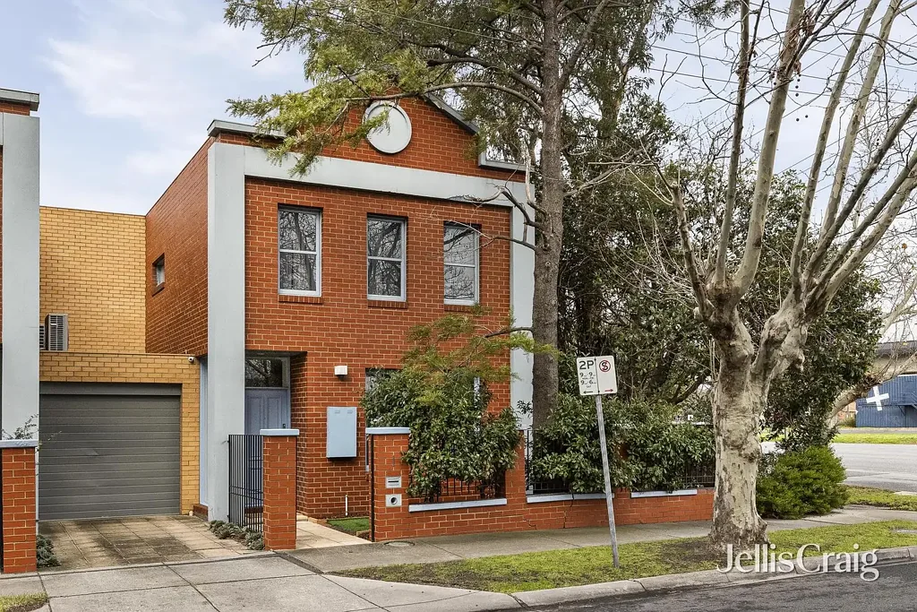Malvern East 3બેડરૂમ A timeless townhouse with lifestyle and light