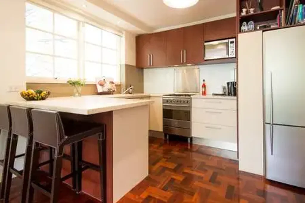 Stylish East Melbourne Apartment ~Walk to the CBD, MCG & Hospitals