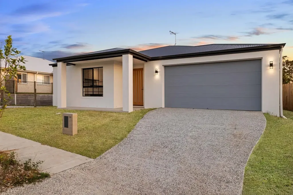 Greenbank 4Zimmer Greenbank Heights Estate - 2 Brand New Luxury Homes – Ready to Move In Now!