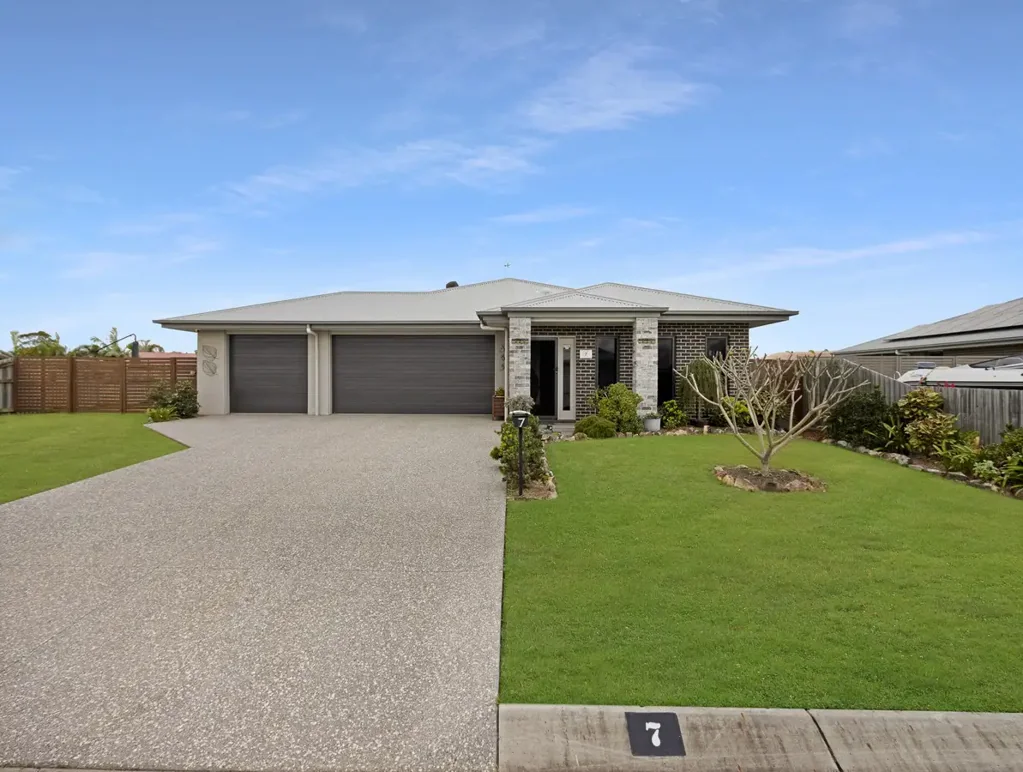 Kawungan 3 Bedroom Dual Living Opportunity!