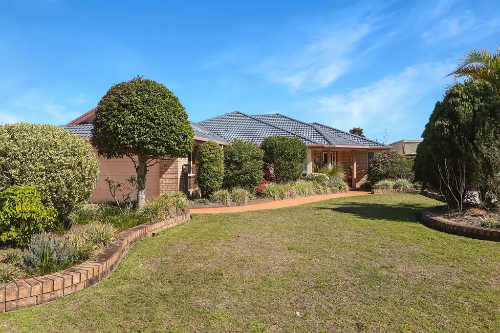 Tea Gardens 4Kwarto Impressive Family Living on a Rare Approx. 1,000m² Block
