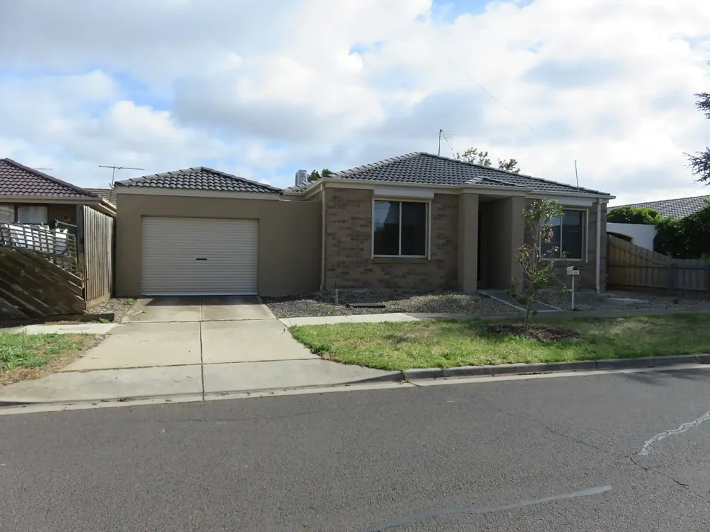 Neat, Spacious & Perfectly Positioned in Melton South