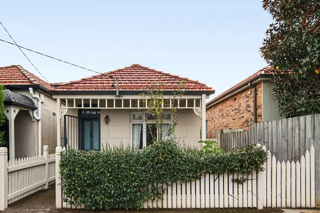 Dulwich Hill 3房 绿树成荫街道 三卧温馨住宅 私密户外休闲 步行便利设施 内西蓝筹社区 Stylishly Remodelled Freestanding Residence in a Convenient Setting