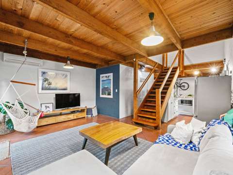 North Fremantle 2 Bedroom Architect Designed Beachside Home
