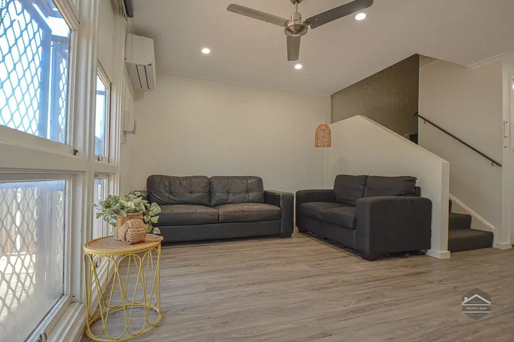 2x2 Cozy Townhouse, Available Now!