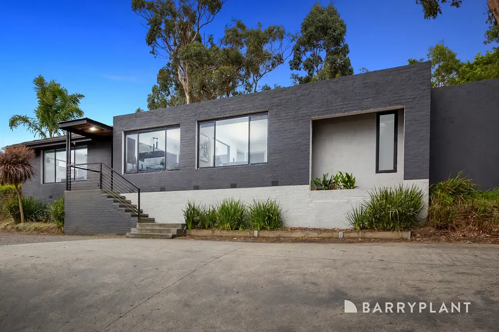 Ferntree Gully 3 Bedroom Stylish family home or business opportunity.