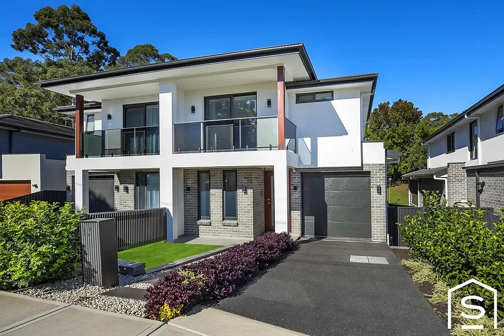 Brand-New Luxury Duplex Backing Directly Onto West Denistone Park