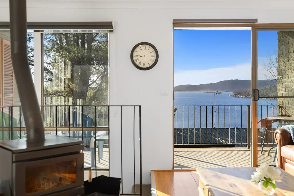 Jindabyne 3chambre RARE LUXURY LAKESIDE OPPORTUNITY