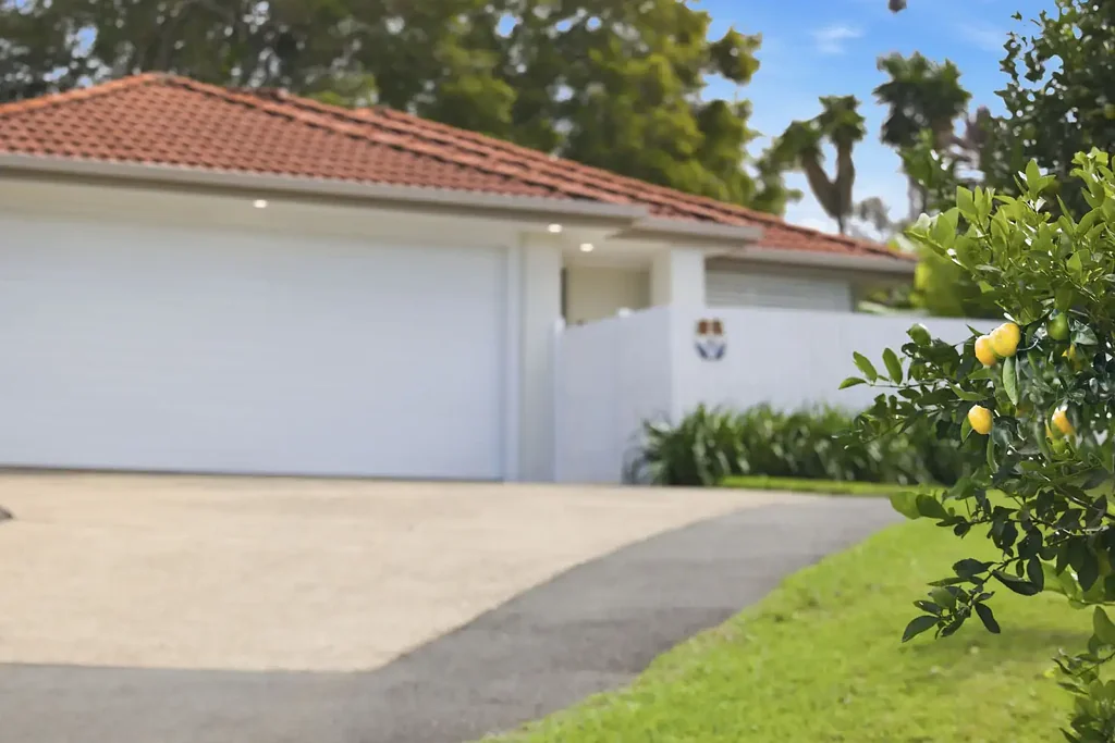 Tamborine Mountain 3Habitaciones Renovated Home on 1,052m2! Walk to the Golf Course!