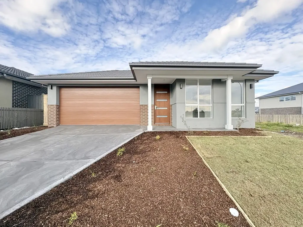 New Home in Prime Location!