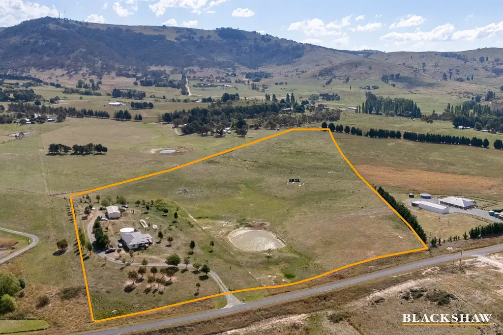 Burra 4Moenga Family home situated in an idyllic Burra valley location with breathtaking views