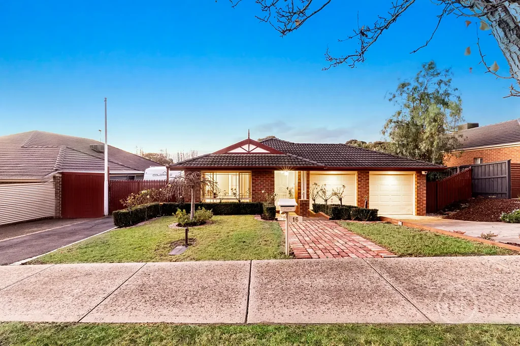 16 Merrijig Crescent, Doreen, VIC 3754