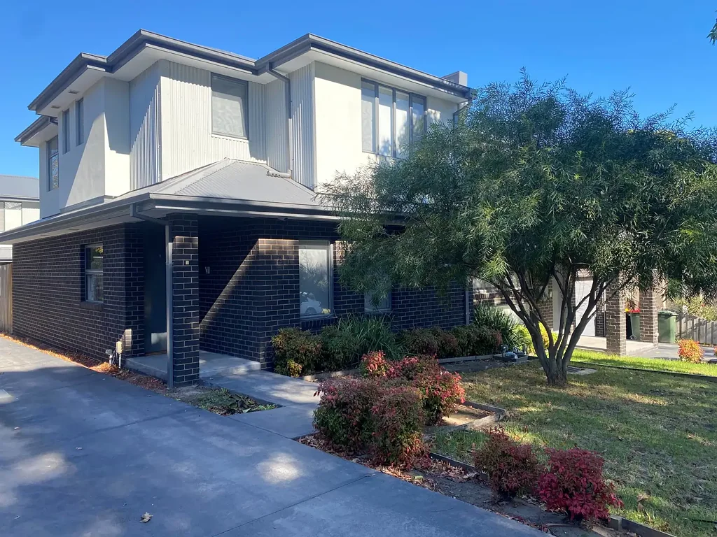 Immaculate town houses, in the heart of Glen Waverley.