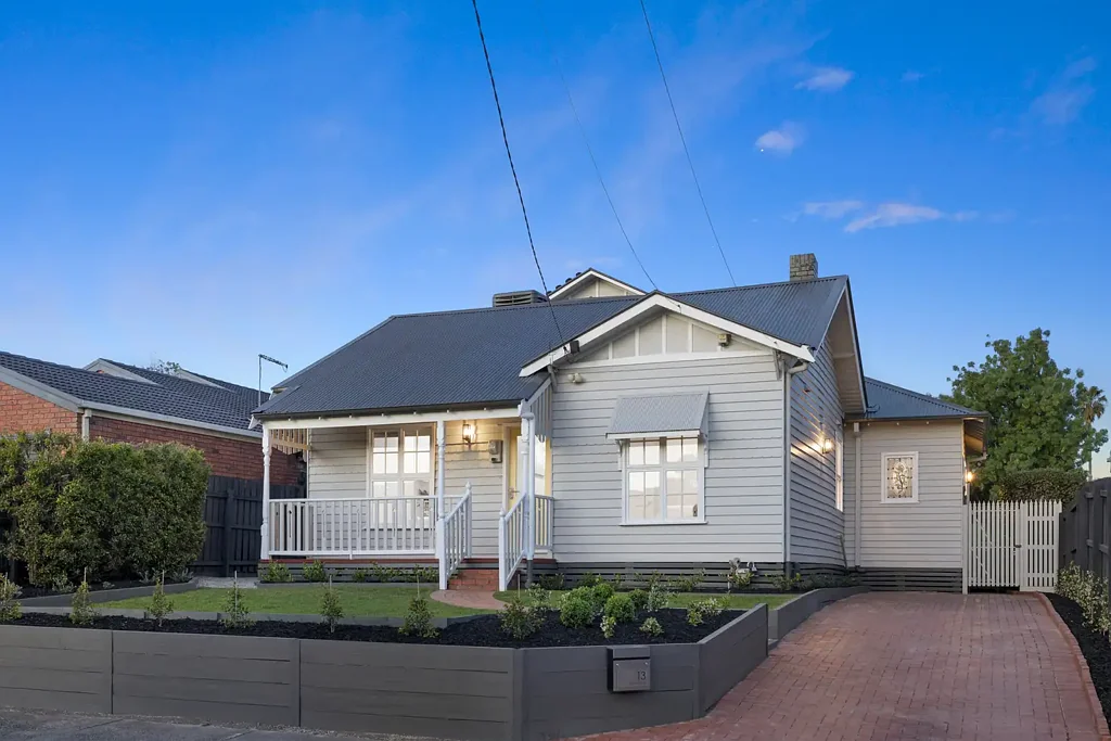 Parkdale 4Habitaciones Beautifully Reimagined for Modern Living
