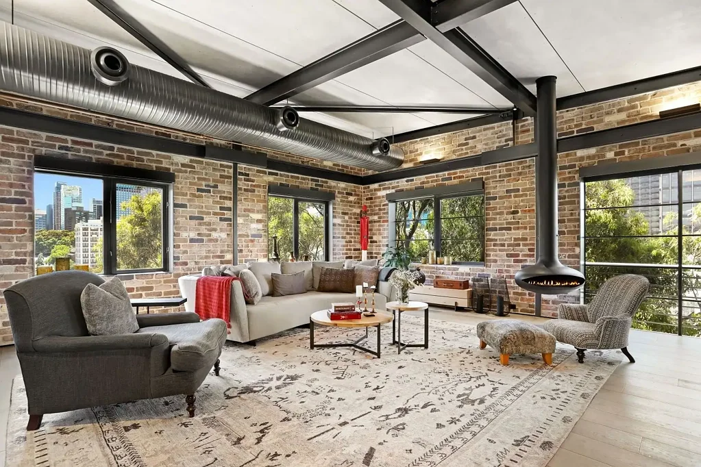EXECUTIVE FULL FLOOR PENTHOUSE WITH AMAZING PRIVATE OUTDOOR SPACE