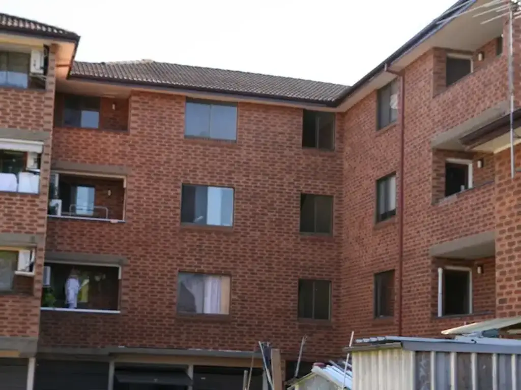 CLOSE TO ALL AMENITIES!!