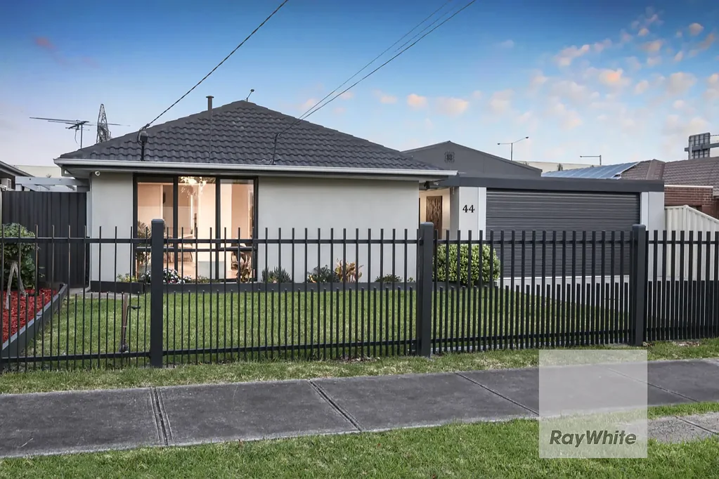 Gladstone Park 3कमरा Fantastic family home with extended living room!