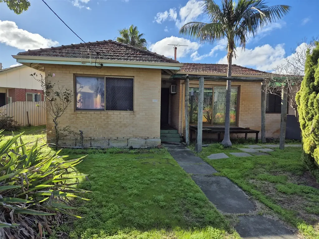 3 bedroom house walking distance to Belmont Forum