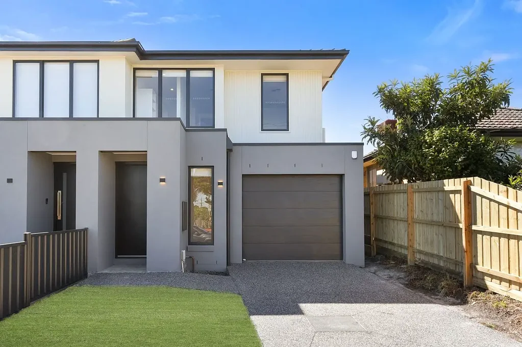 Bespoke Streetfront Luxury With Low-maintenance Appeal