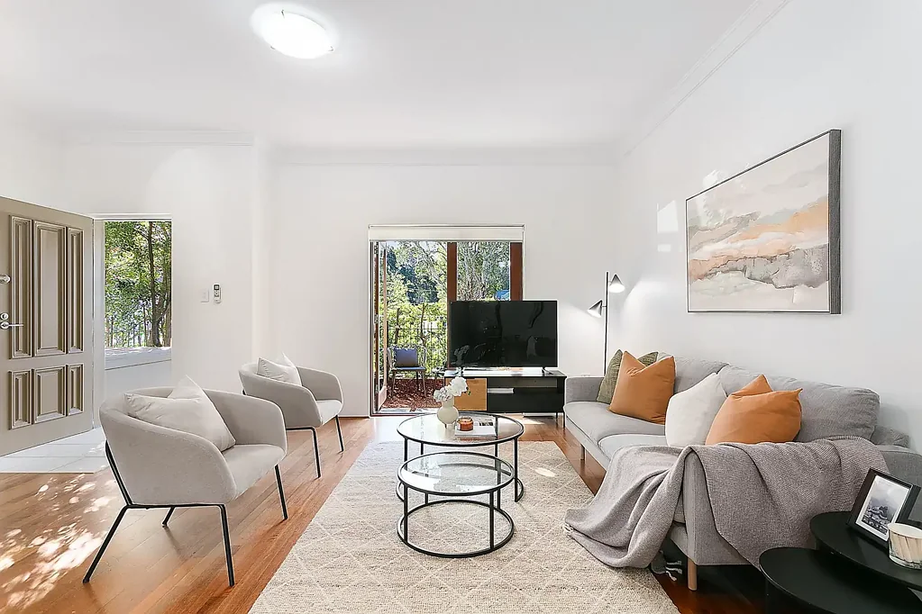 Lovely Townhouse with Courtyard and Parking