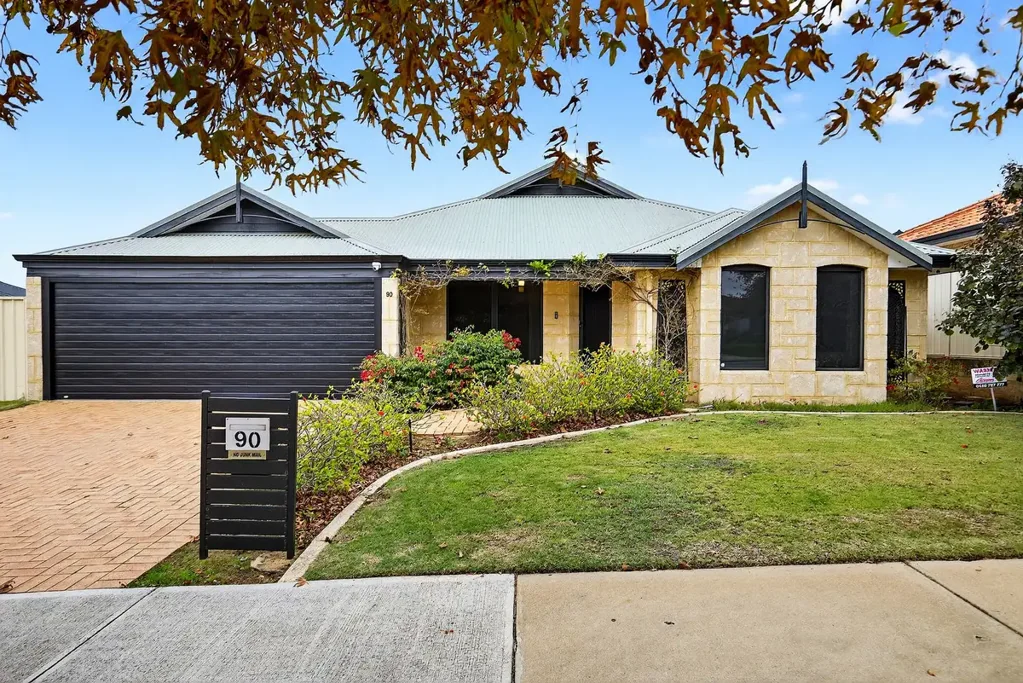 Baldivis 4房  Why: Because the prominent location speaks for itself, while the spacious interior and gardens ensure complete comfort throughout