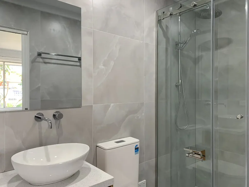 FULLY RENOVATION WITH 3 BATHROOMS IN SPRINGVALE