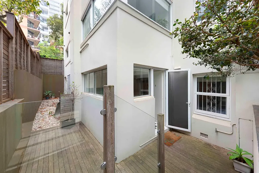 Retro designer living with private courtyard on the doorstep of Rushcutters Bay