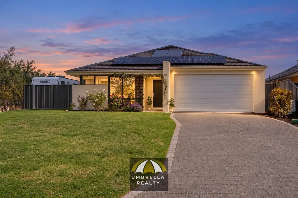 West Busselton 4બેડરૂમ Room for the Family, Caravan and Boat, Opposite Bushland - Inspect today!