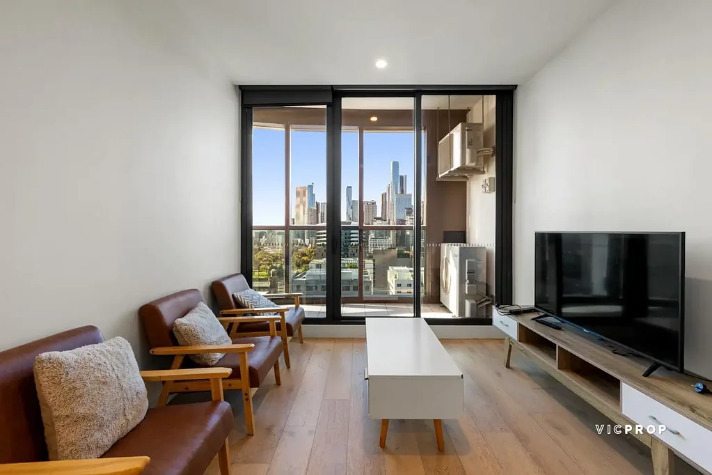 West Melbourne 2房 东北朝向光线足 Miele电器 私人阳台城市景观 25米泳池 健身房 瑜伽室 步行商圈 Northeast-Facing 2-Bedroom Apartment with City Views | Melbourne Village
