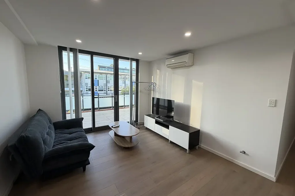Modern 1 Bedroom + Study Apartment in Epping | Fully Furnished