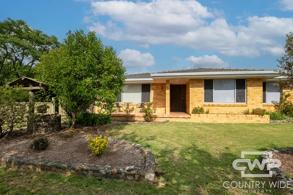 Glen Innes 3ਬੈੱਡਰੂਮ Beautifully Refreshed 3-Bedroom Brick Home