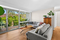 6/12 Golf Avenue, Mona Vale
